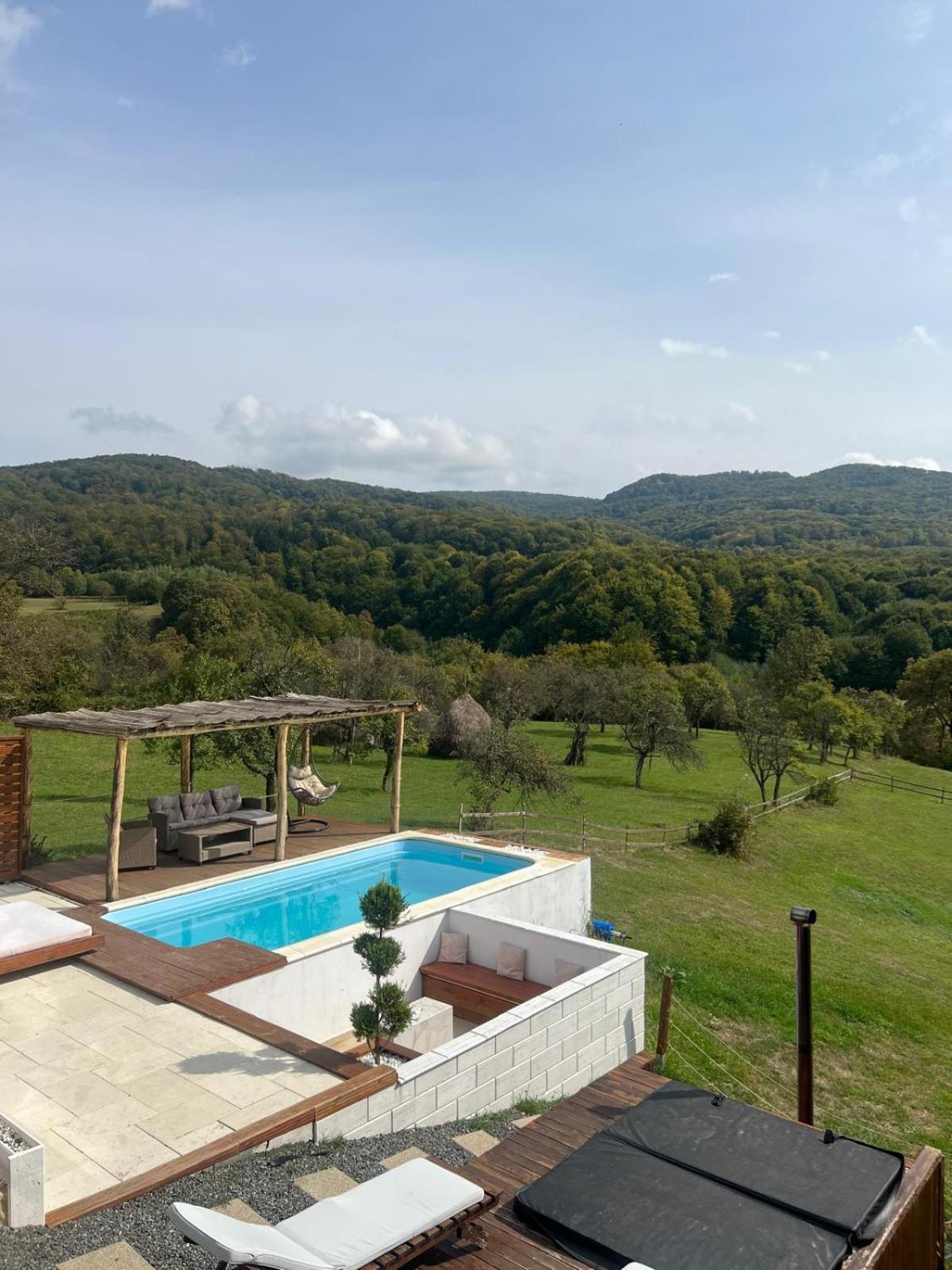 Le Chalet M - Cabana Cu O Panorama De Poveste. Surdesti  Exterior foto