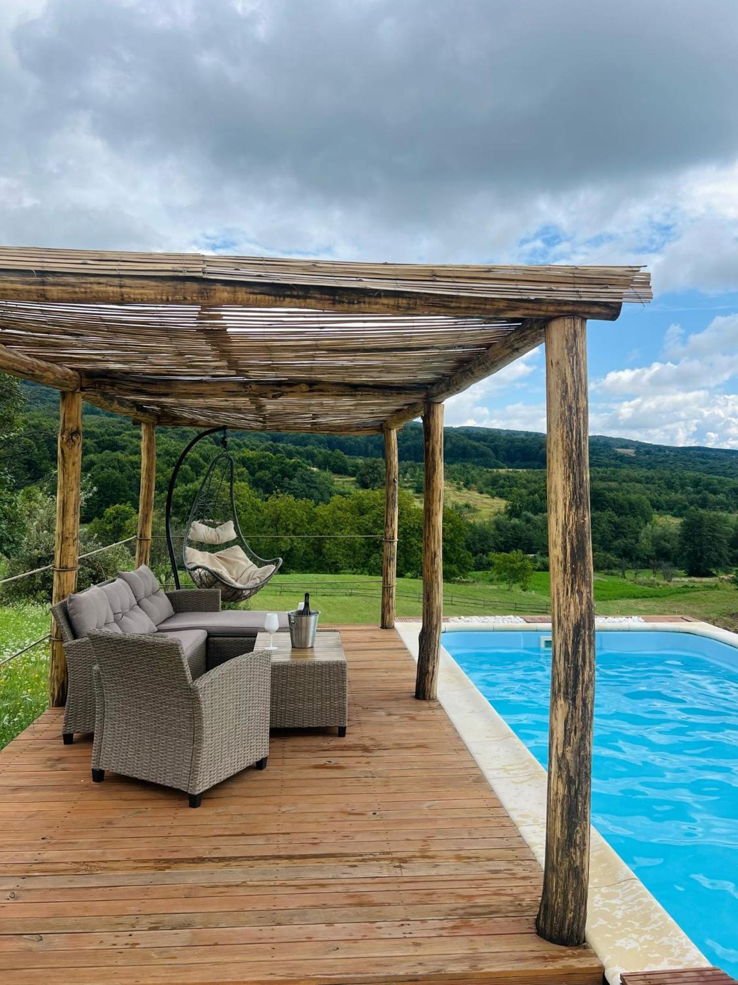 Le Chalet M - Cabana Cu O Panorama De Poveste. Surdesti  Exterior foto